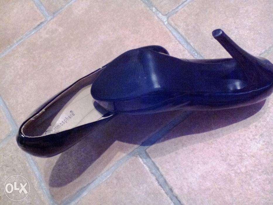 Vendo sapatos pretos de verniz