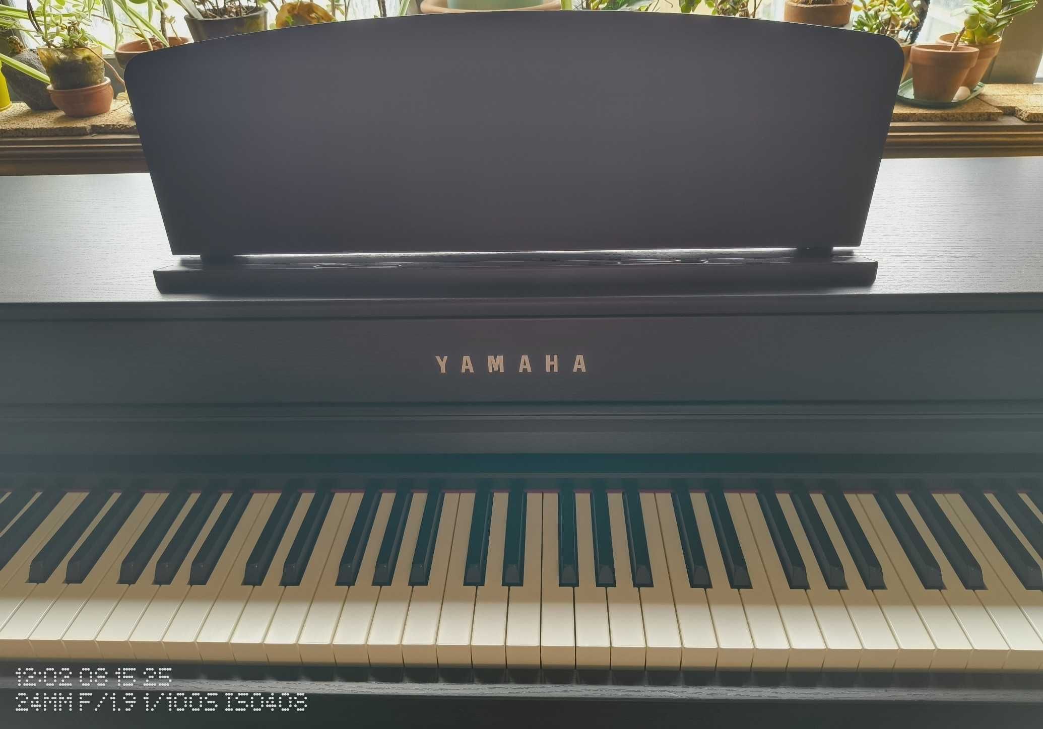 Piano Digital Yamaha Clavinola CLP-735 B