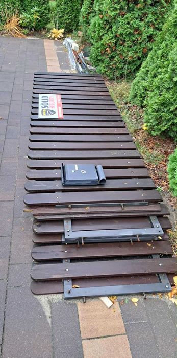 Ogrodzenie drewniano-metalowe (21m) w dobrym stanie