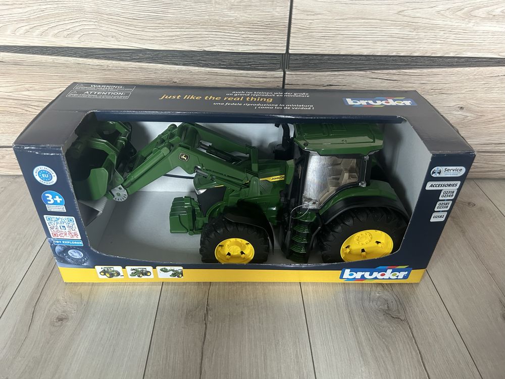 Traktor John Deere z ładowaczem Bruder