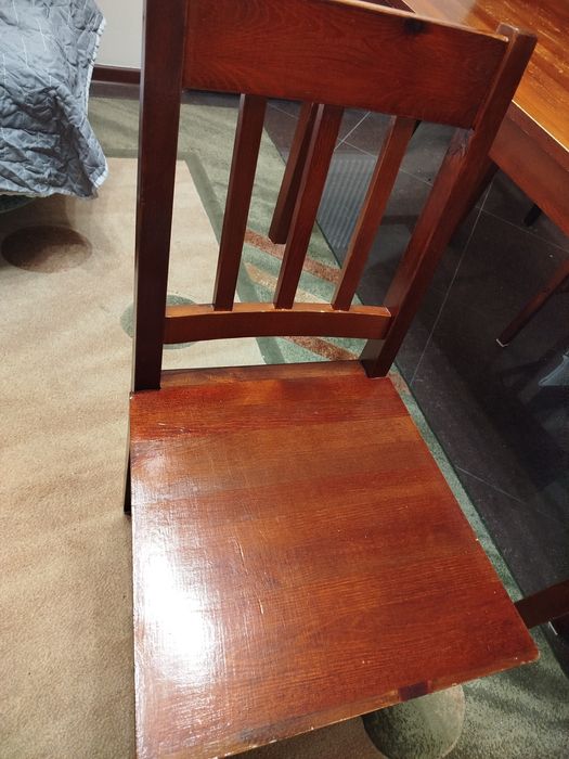 Stół kuchenny z krzesłami