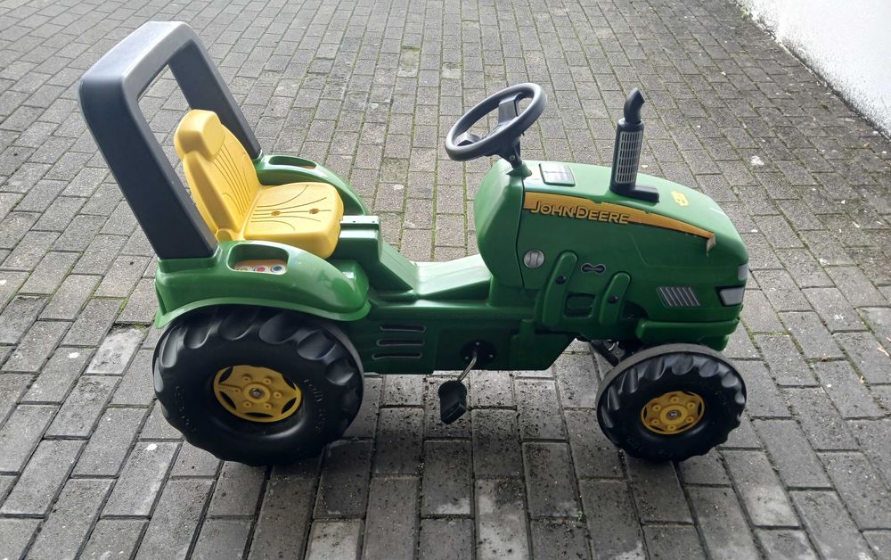 Trator criança de pedais