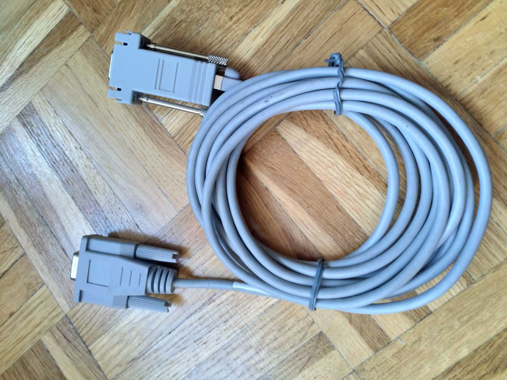 Kabel komputerowy 9-pin żeński, dodatkowo RJ-45