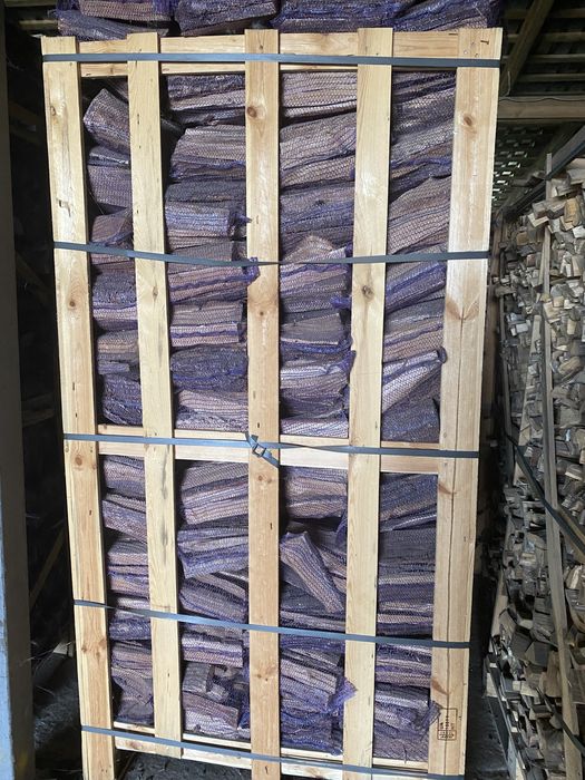 Дрова в ящиках і сітках- колоті , готові до топки .