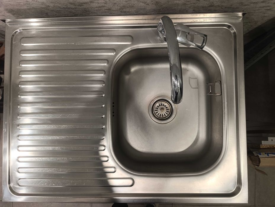Кухонна мийка нержавіюча з змішувачем і тумбою