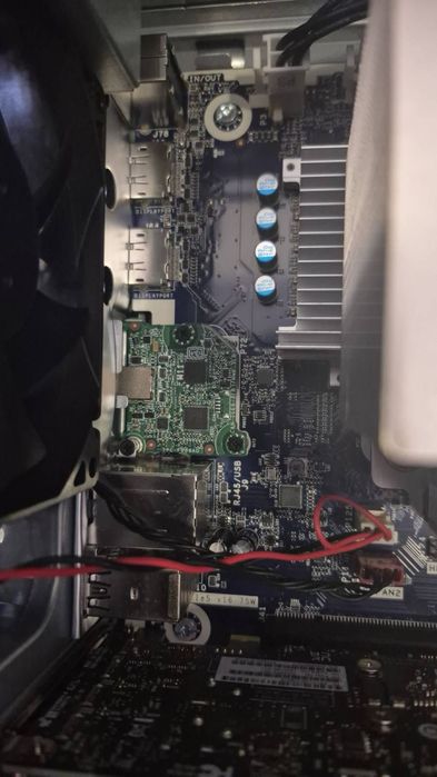 Продам почти новый HP Z2 Tower G9