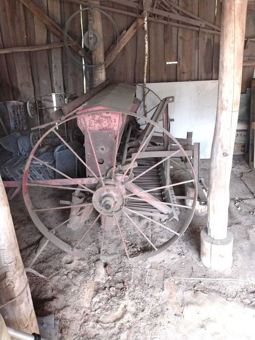 Siewnik konny przerobiony na ciągnikowy