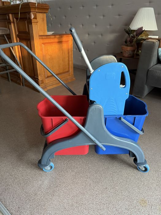 Тележка для уборки с оджимом. Для клининга. Швабра