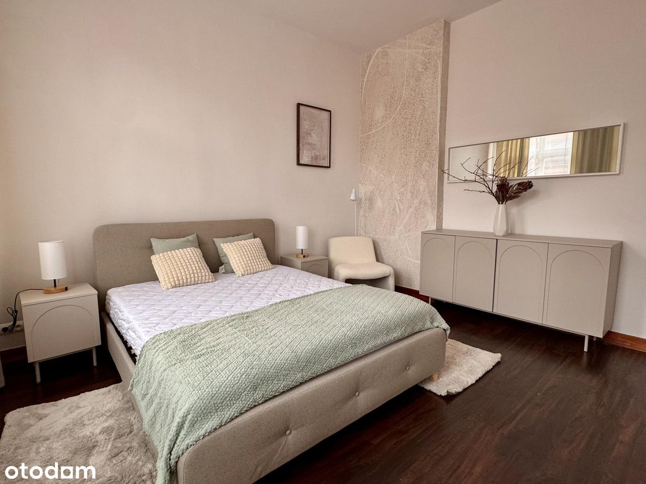 Przestronny, w pełni urządzony apartament w centru