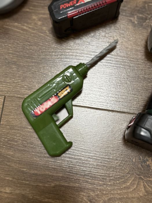 Продам дитячий набір будівельника Bosch для хлопчика!