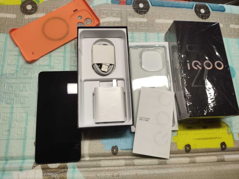 VIVO IQOO Z9 Turbo 6.78" AMOLED 12/256 Gb Black Snap 8s Gen 3 6000mAh