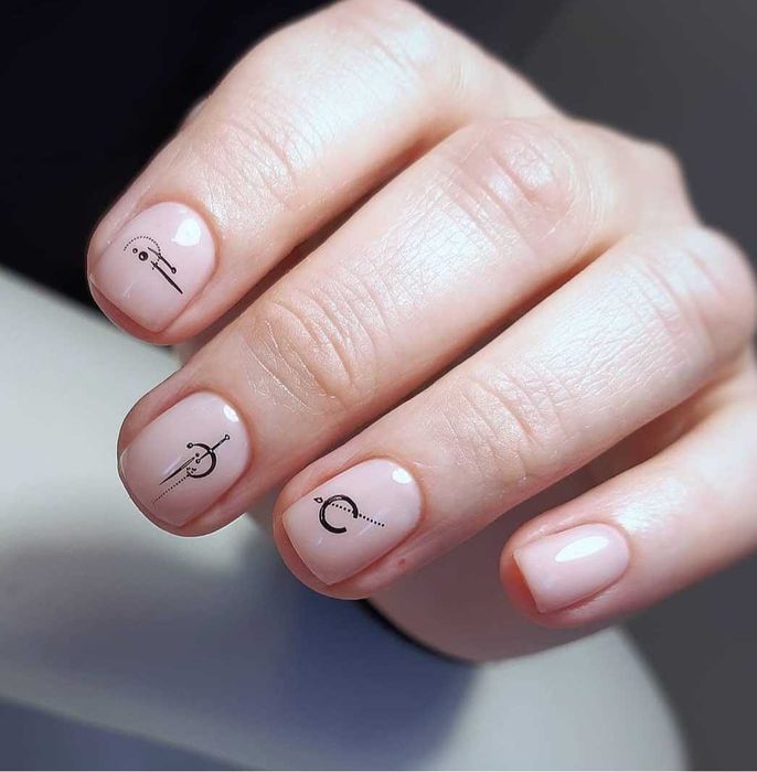 Послуги манікюр та педікюр