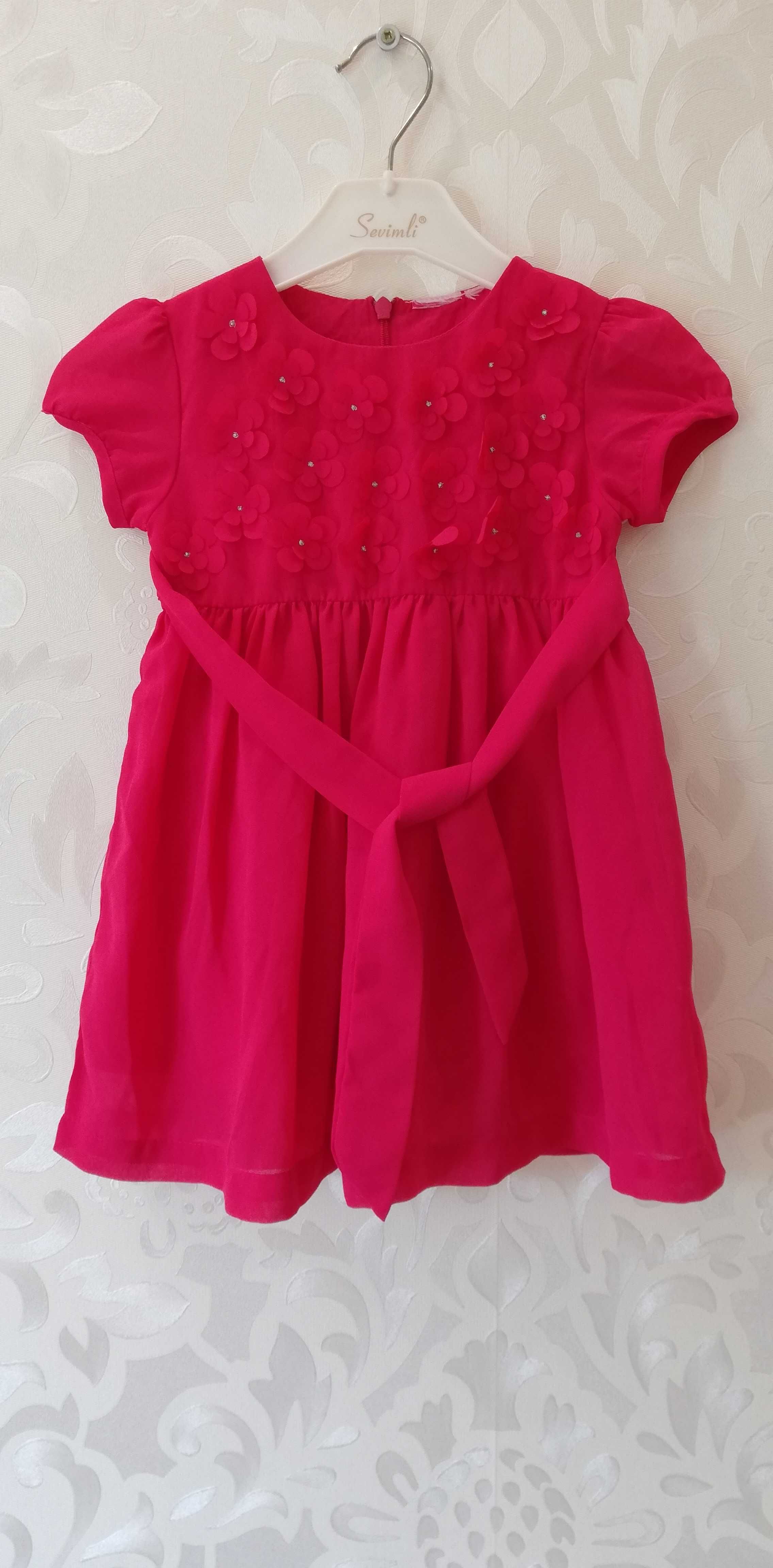 Платье нарядное Индия с аппликациями для девочки 1-2 годика красное