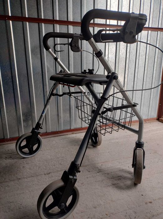 Wózek 4 kołowy dla seniora na zakupy