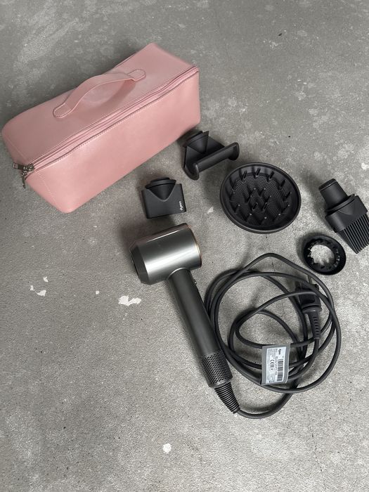 Dyson Supersonic HD07 – pełen zestaw + etui, stan bardzo dobry