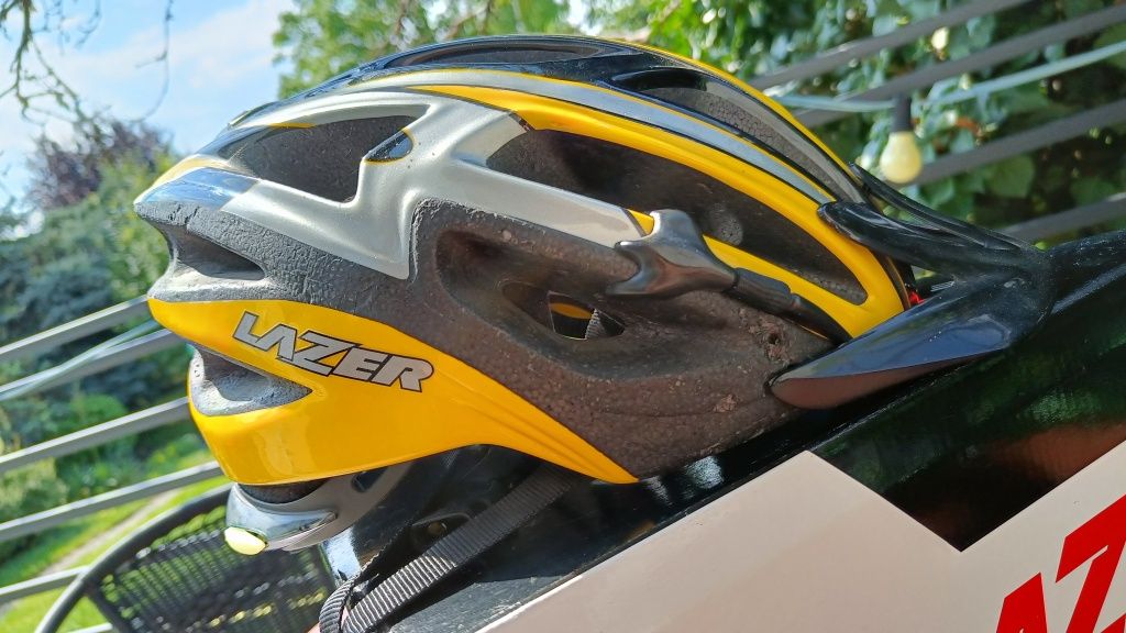 Kask rowerowy Lazer L-XL pokrowiec i dodatkowy daszek
