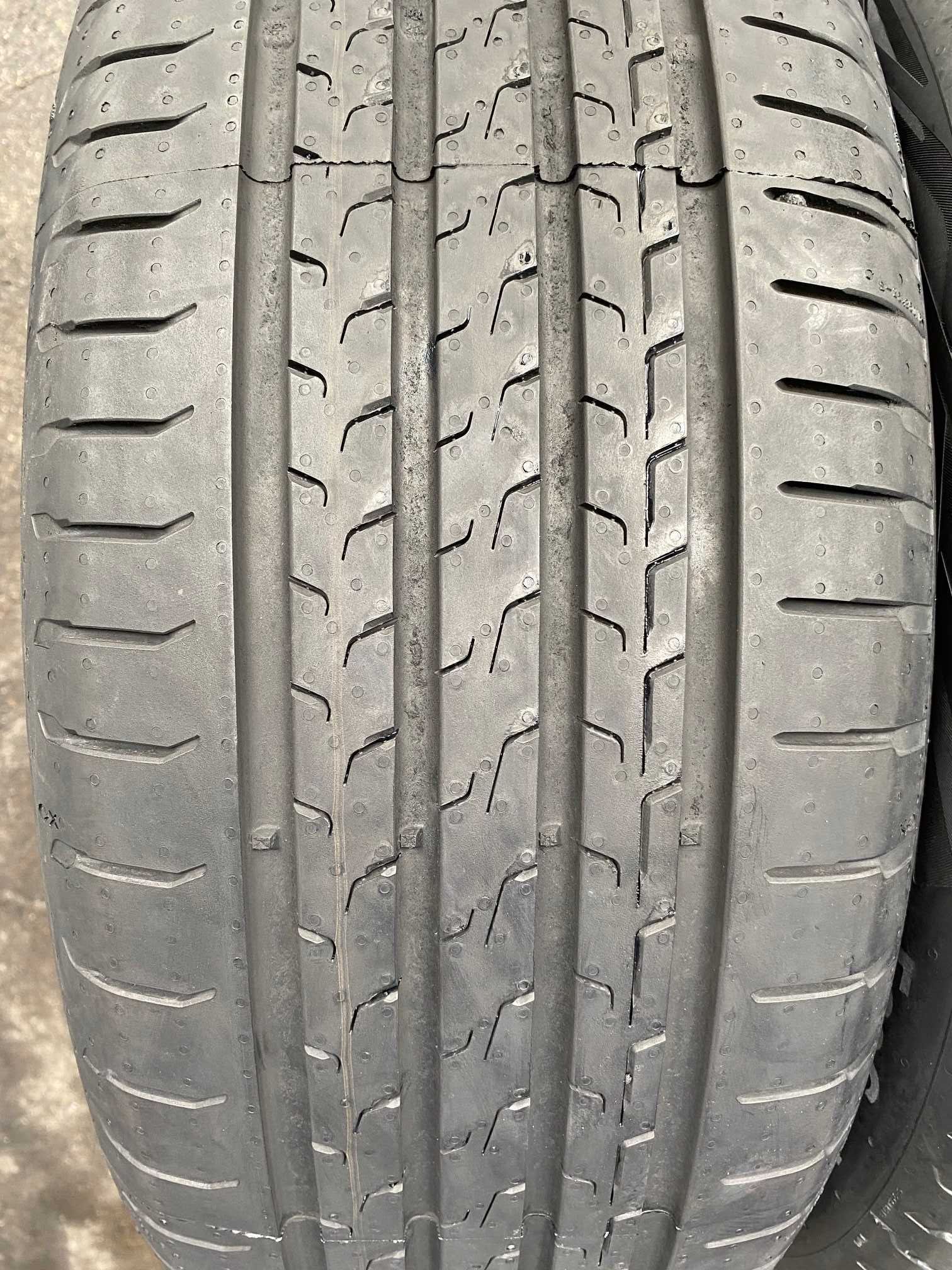 Komplet opon Continental 215/50R18 nowe