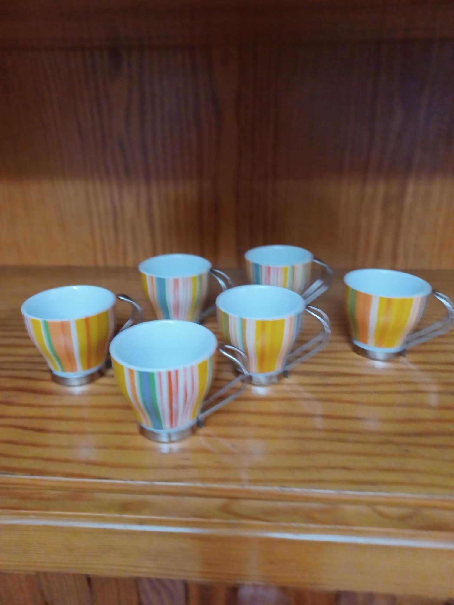 6 chávenas de café fora de comum
