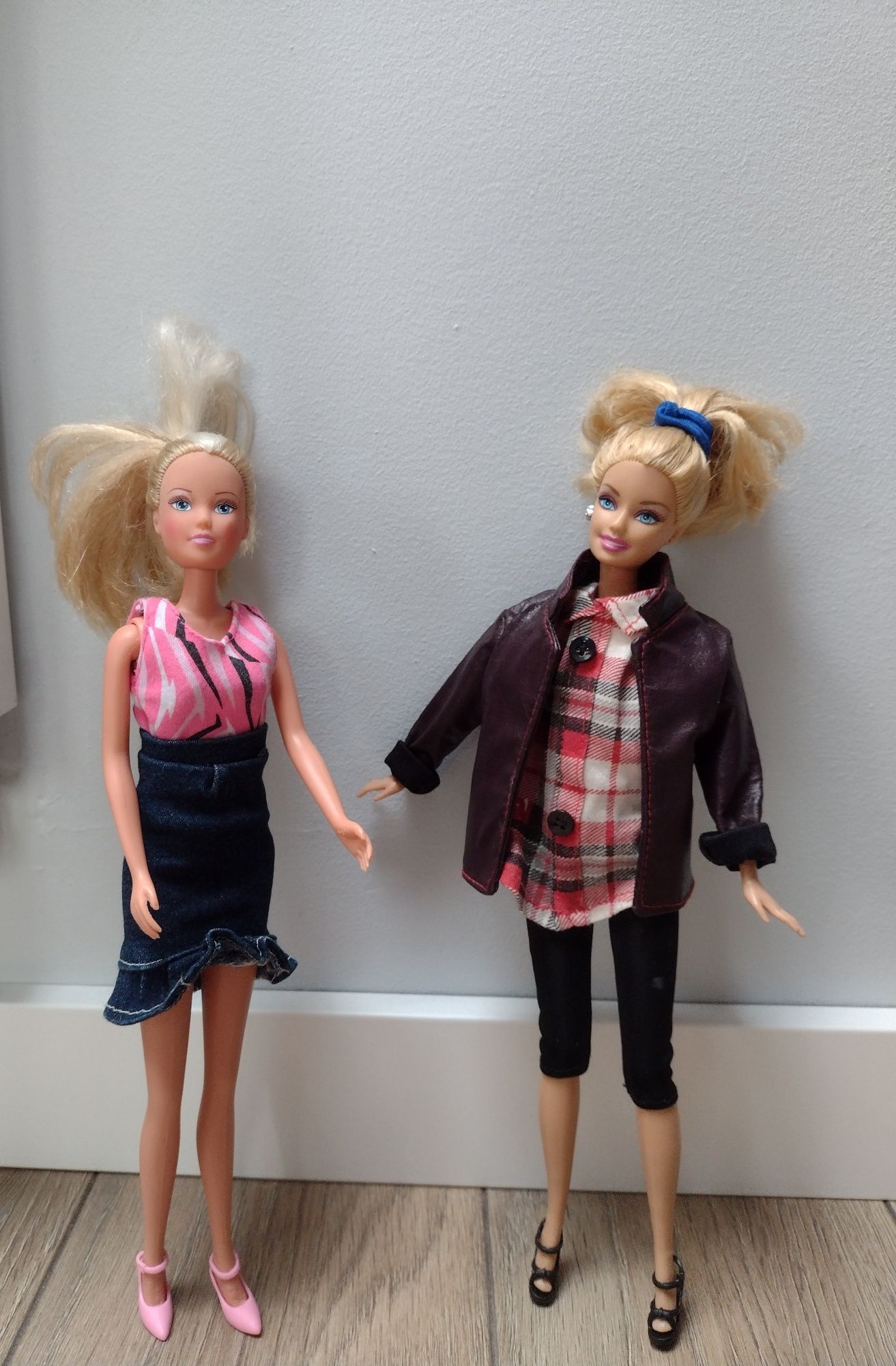 Sprzedam dwie lalki Barbie.