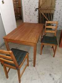 Stół do jadalni z czterema krzesłami