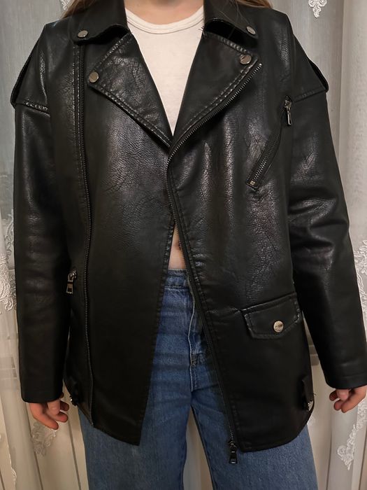 Чорна шкіряна куртка (демісезон)