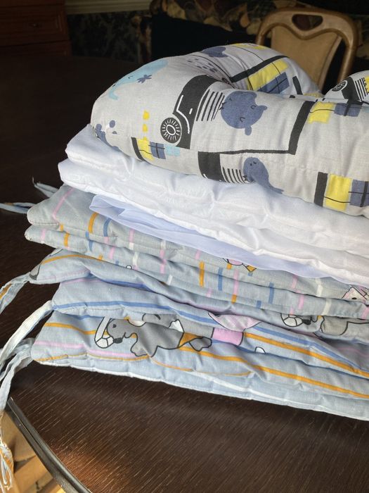 Бортики в дитячу кроватку