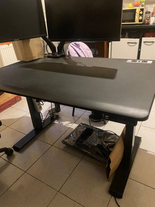 Продаю стіл Cougar Royal Black з електричним регулюванням висоти