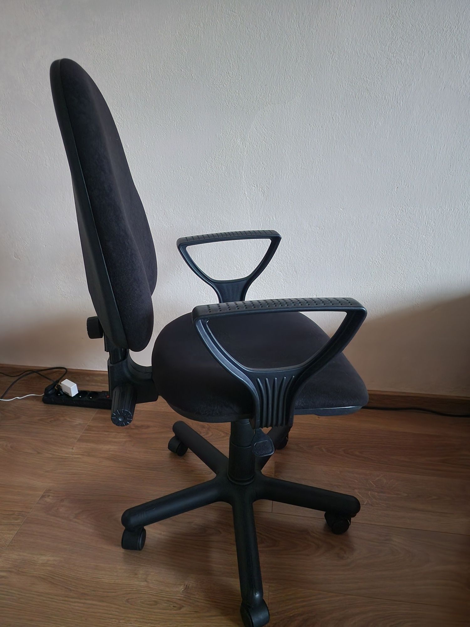Fotel obrotowy i mata pod biurko - fotel