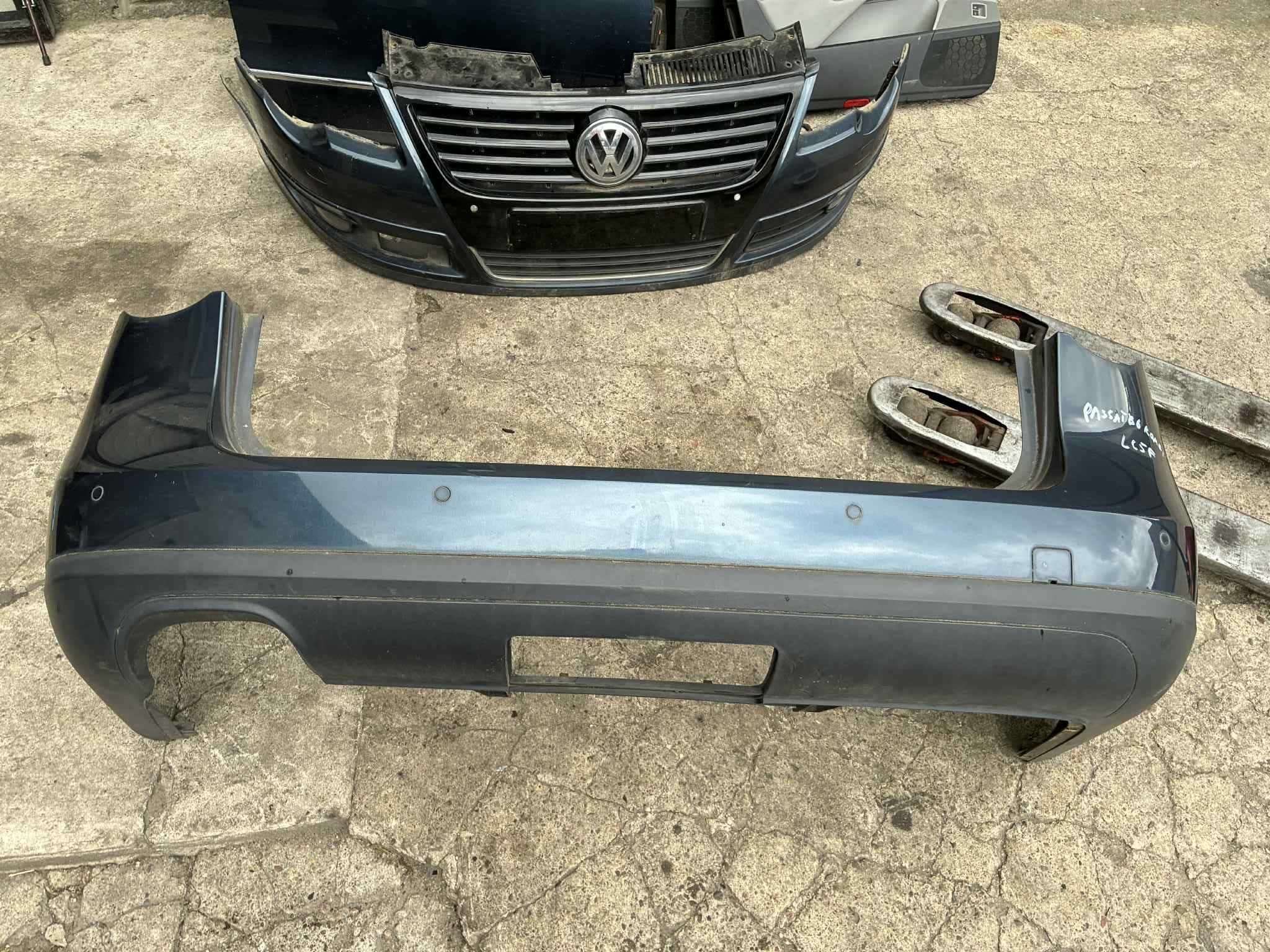 zderzak tył tylny pdc czujniki parkowania vw passa b6 kombi LC5F