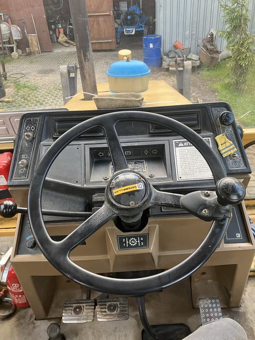 Koparko-ładowarka Caterpillar 438