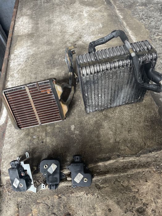 Комплект радіаторів та сервоприводів на Гранд Чероки 2004р.