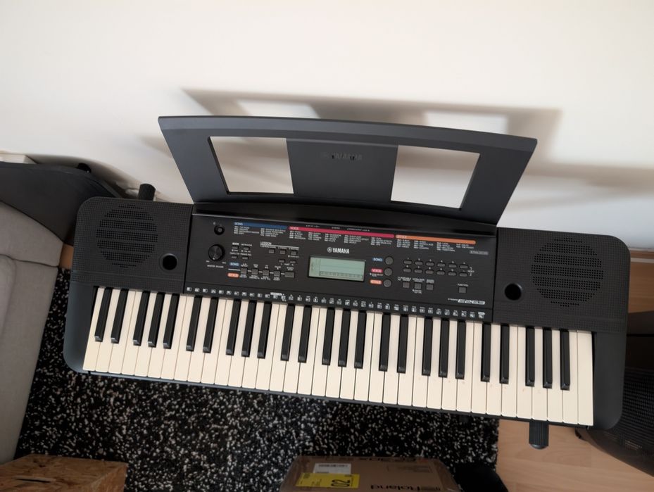 Teclado Yamaha PSR E263