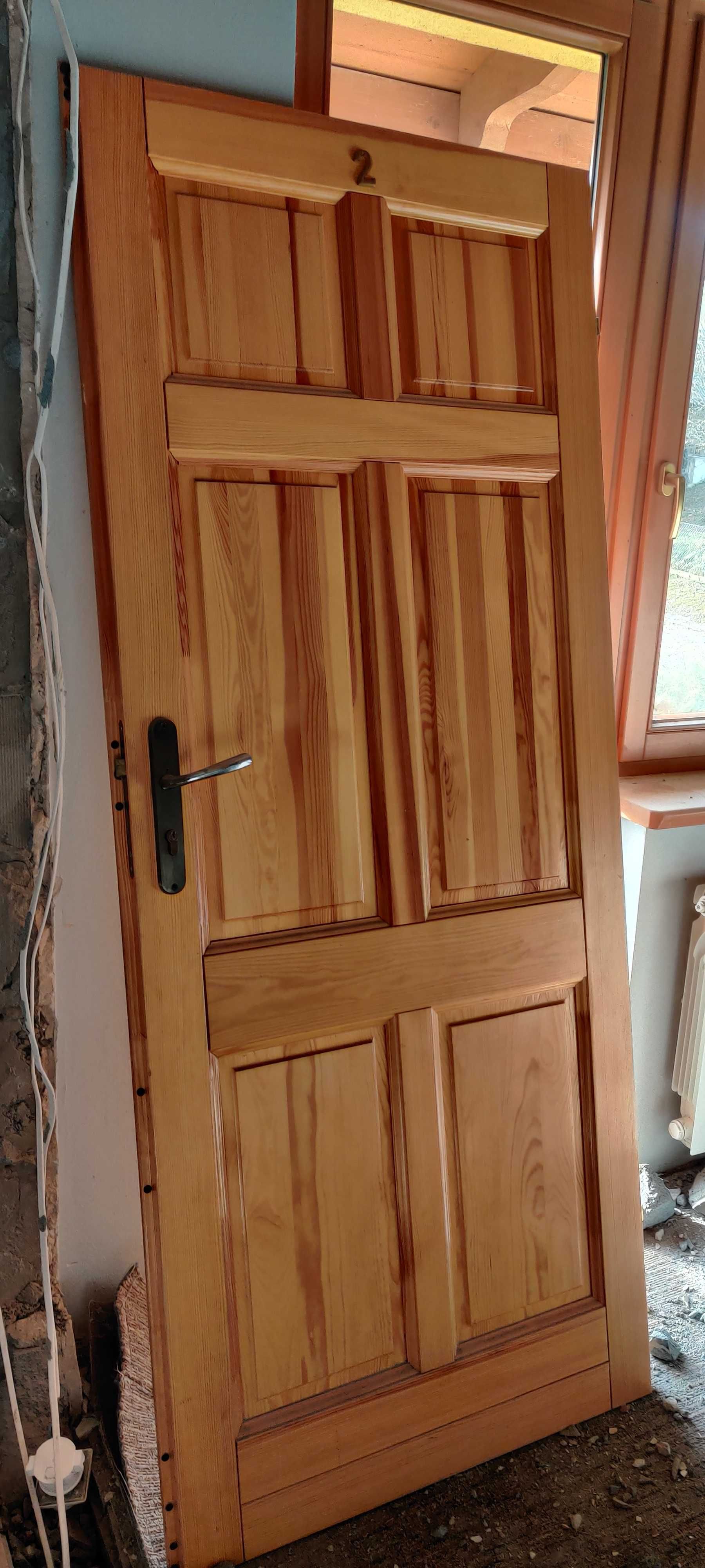 Drzwi drewniane wewnętrzne z ościeżnicą