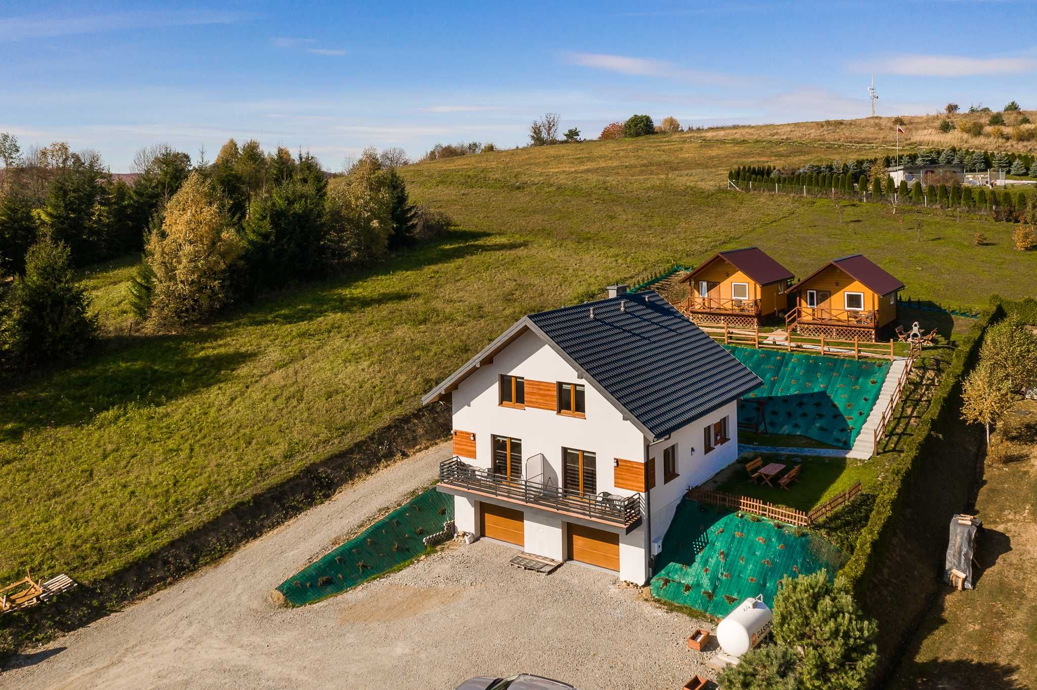 Bieszczady. Domki i pokoje panorama