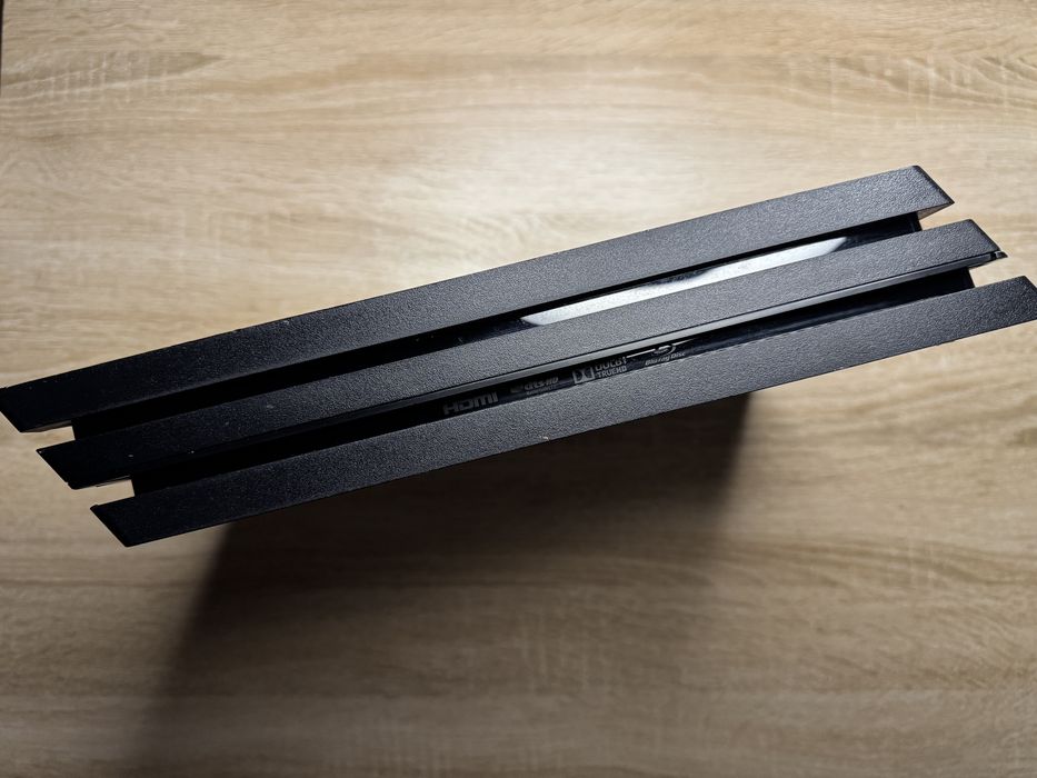 Игровая приставка консоль Sony PlayStation PS4 Pro 1tb без геймпада