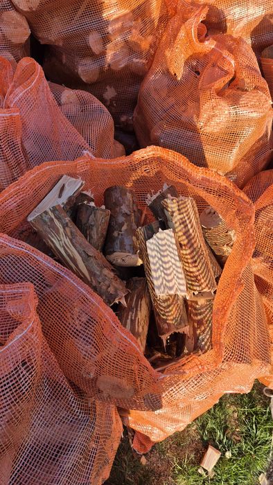 Drewno opałowe w workach