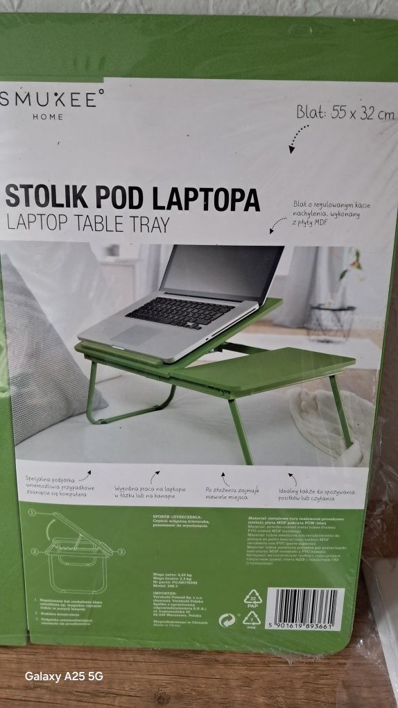 Smukee składany  stolik pod laptop.