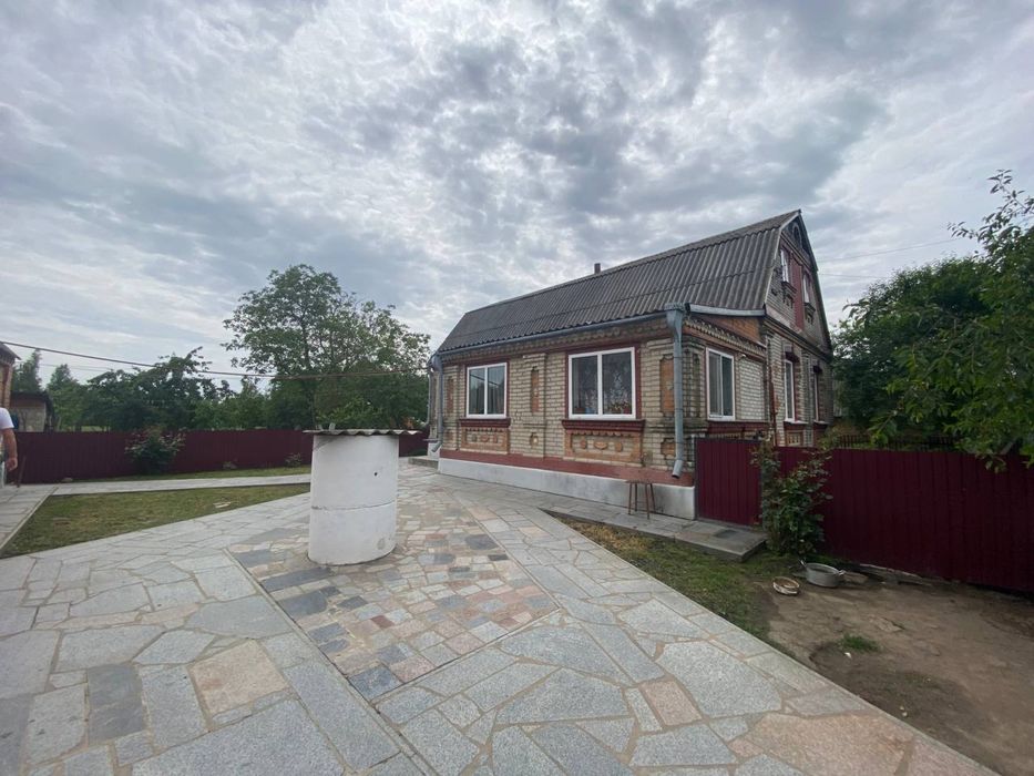 Продам будинок з великою земельною ділянкою