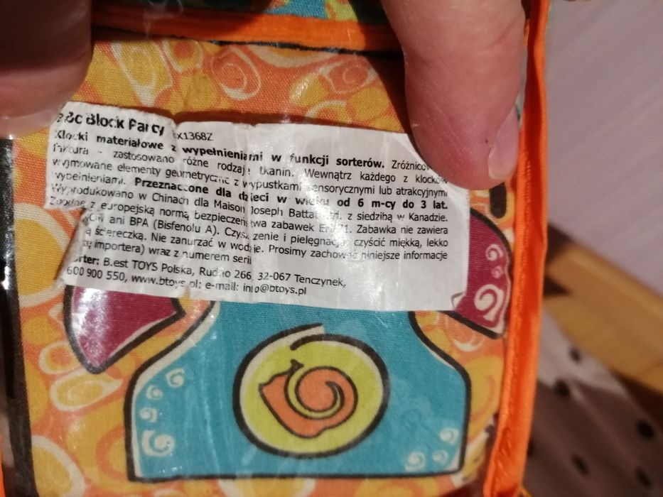 B.TOYS miękkie klocki sensoryczne z sorterami ABC BLOCK PARTY