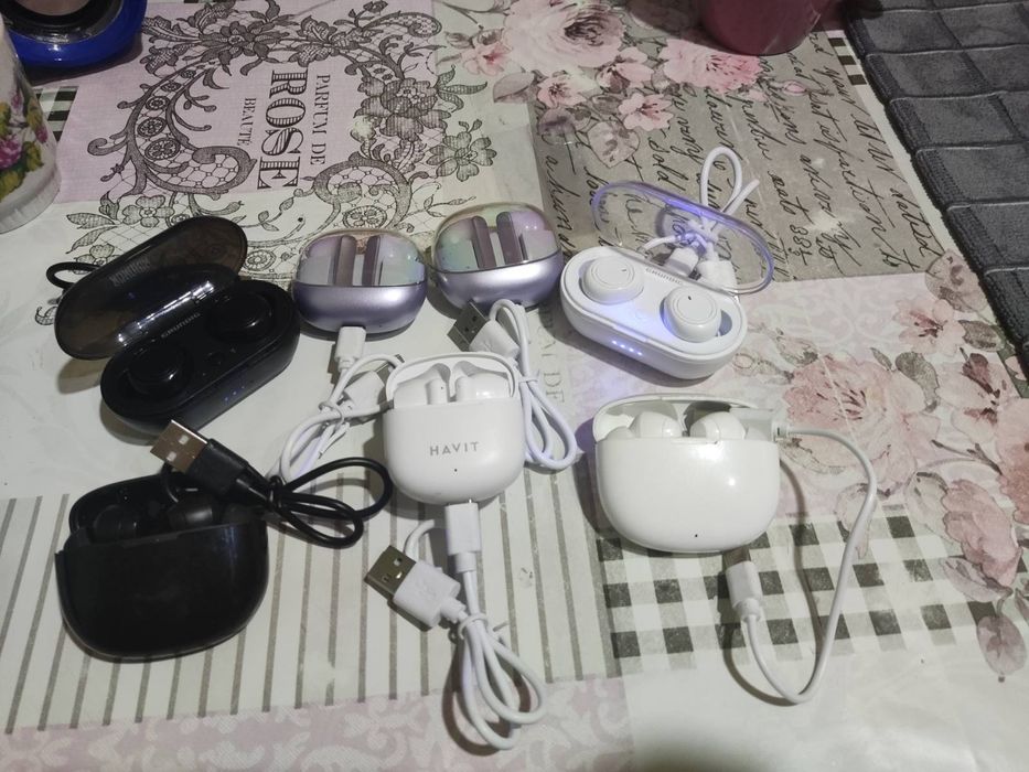 Продам наушники новые без упаковки 100 гривен  любые.