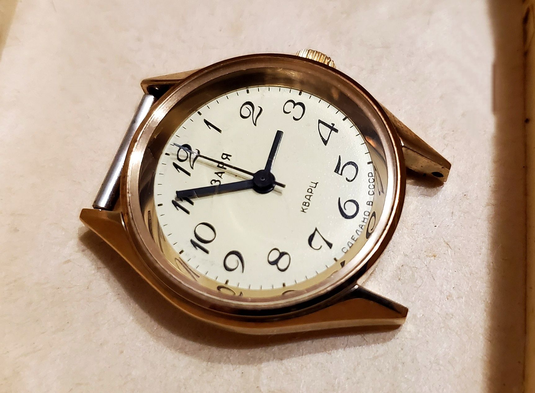 Советские часы "Заря-Кварц" в корпусе золотого цвета новые Пенза ссср