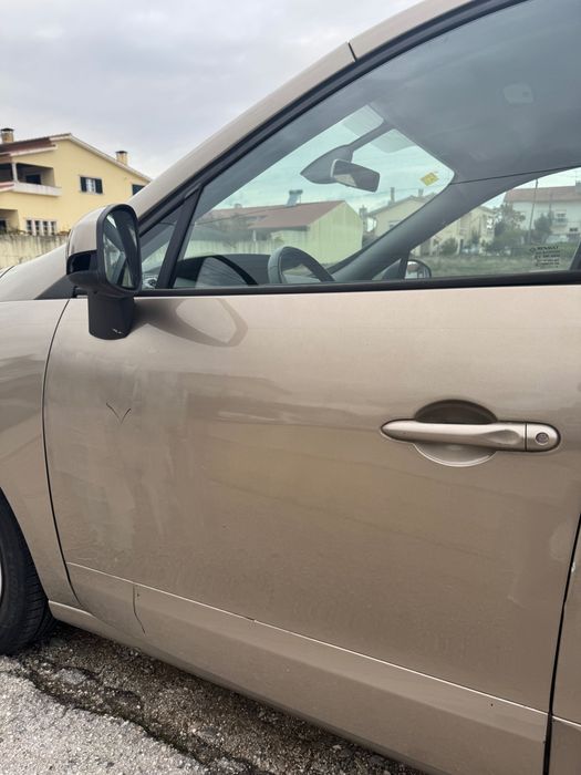 Renault Grand Scenic 2015 - 7 lugares