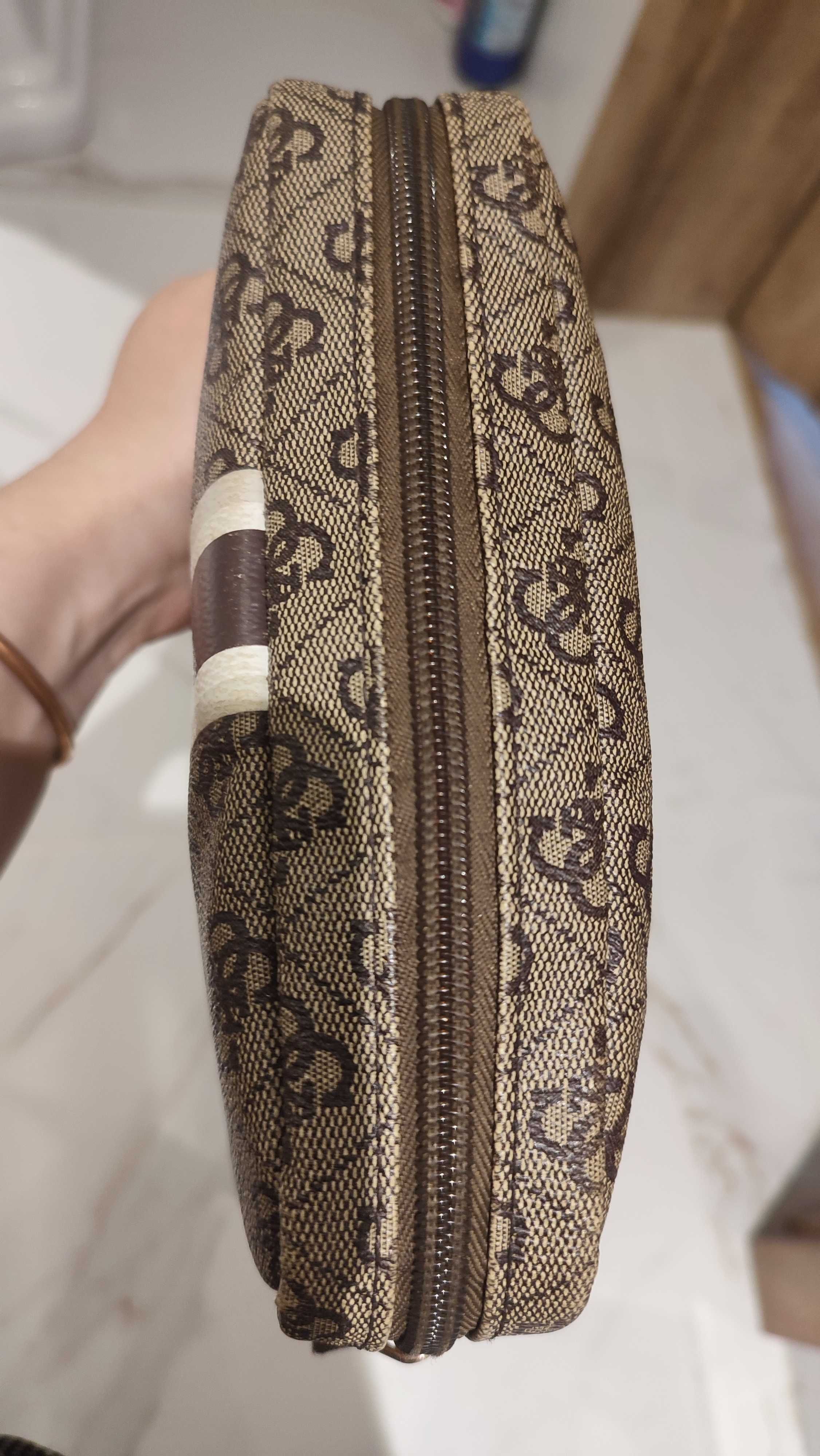GUESS torebka listonoszka damska unisex pojemna