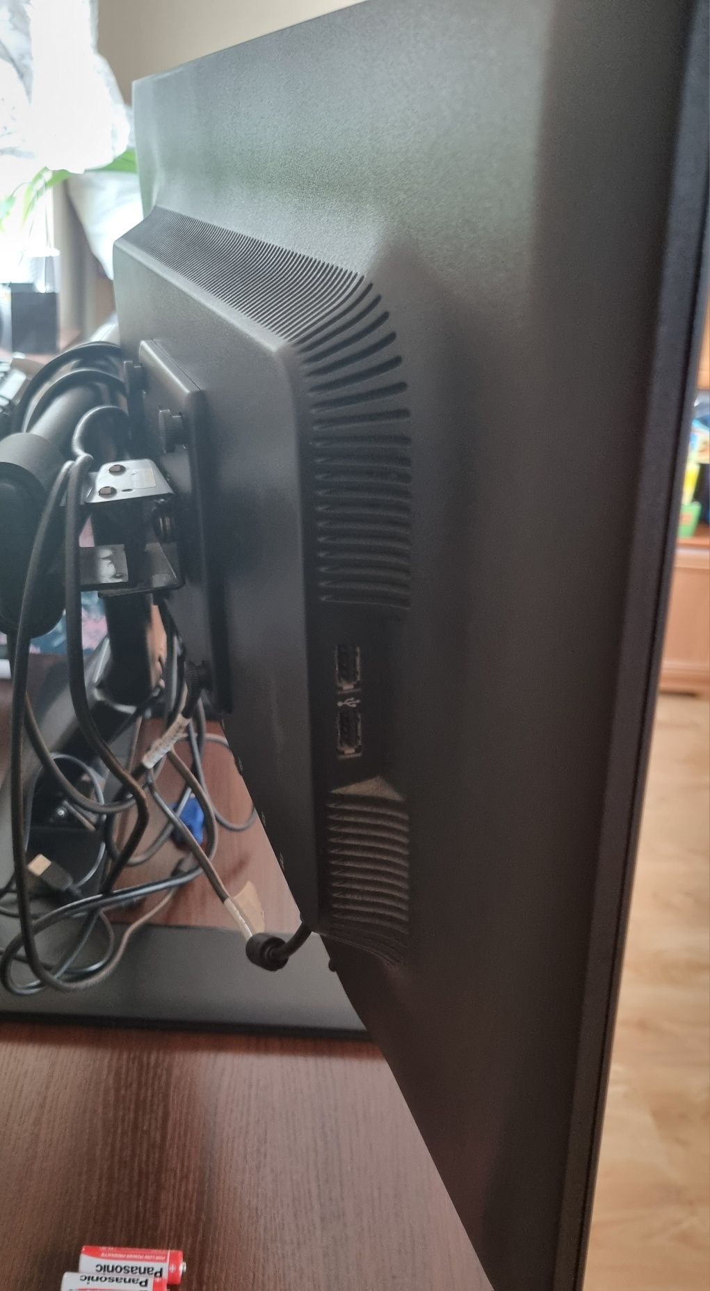 Monitory HP z podstawą