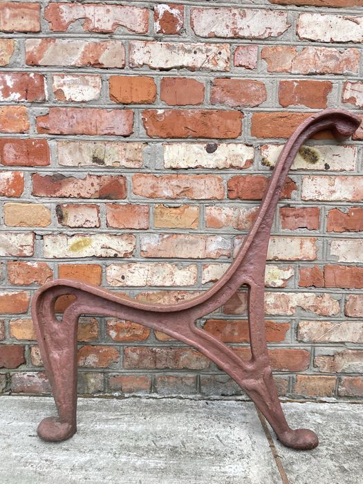 Ніжки чугуною лавочки / паркова лавочка литво