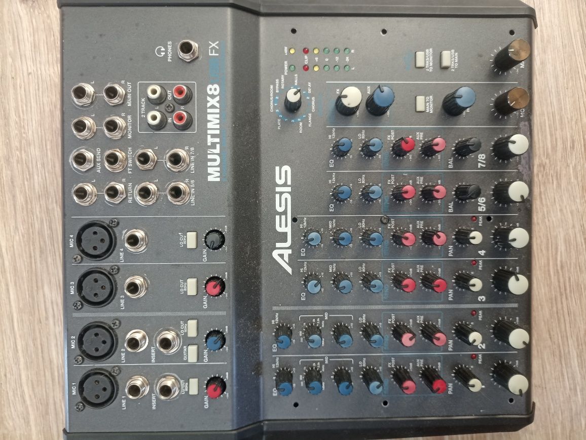 8 channel mixer "Alesis Multimix-8 USB FX