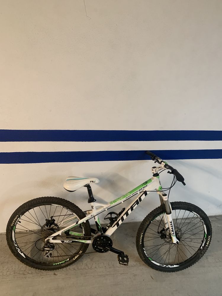 Titan TRC Calypso Cruz Bicicleta Montanha M Mulher