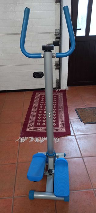 Stepper with high handlebars, arms and digital functions64286189655938123