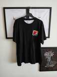 T-shirt nunca usada com bordado de obra de arte