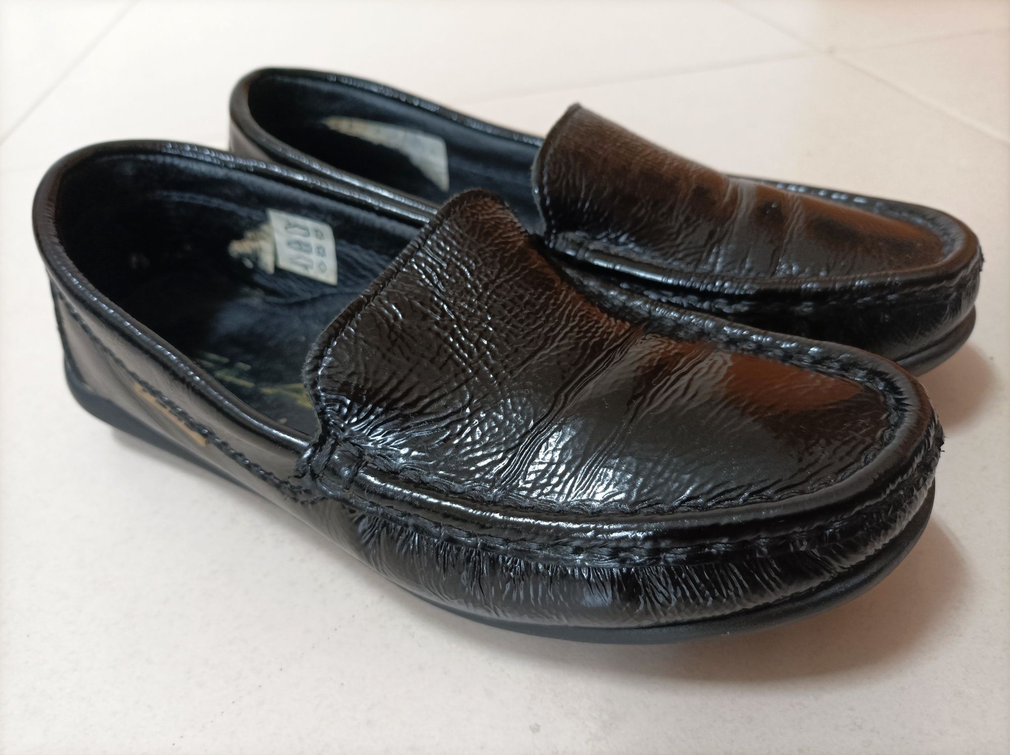 Mocassins pretos em pele genuina para Rapariga (T. 34)